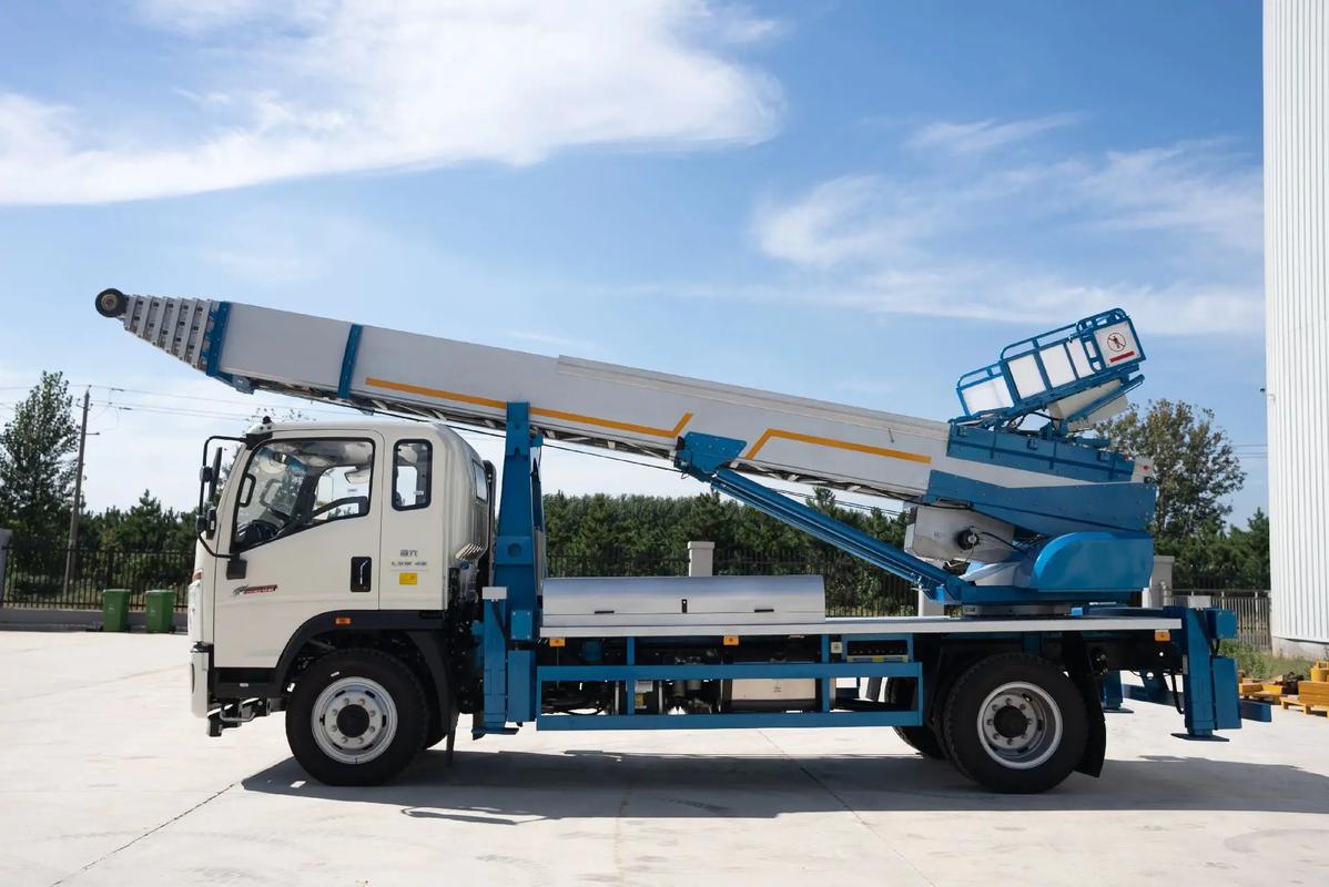 杭州余杭云梯上料车租赁费用